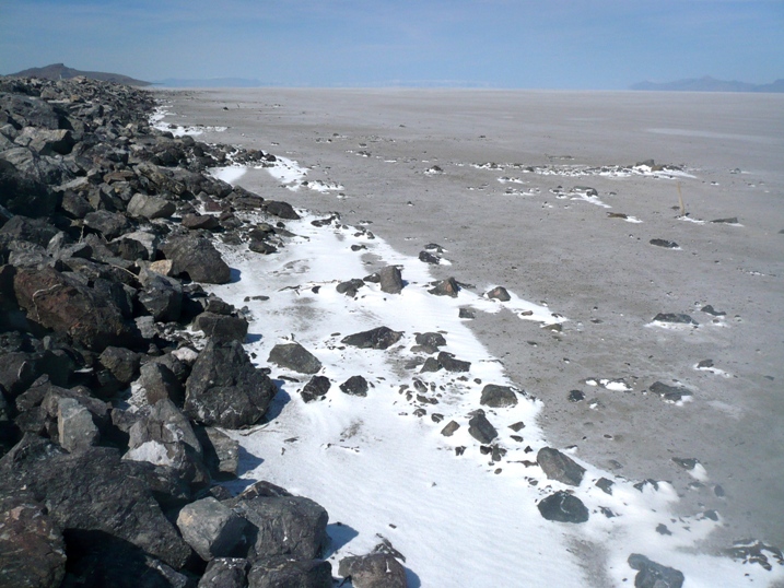 Salt blown up against the dike, looks like water, but it is salt